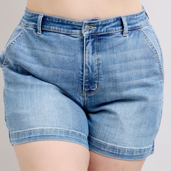 Judy Blue Plus Size High Rise Denim Shorts - Picture 1 of 4